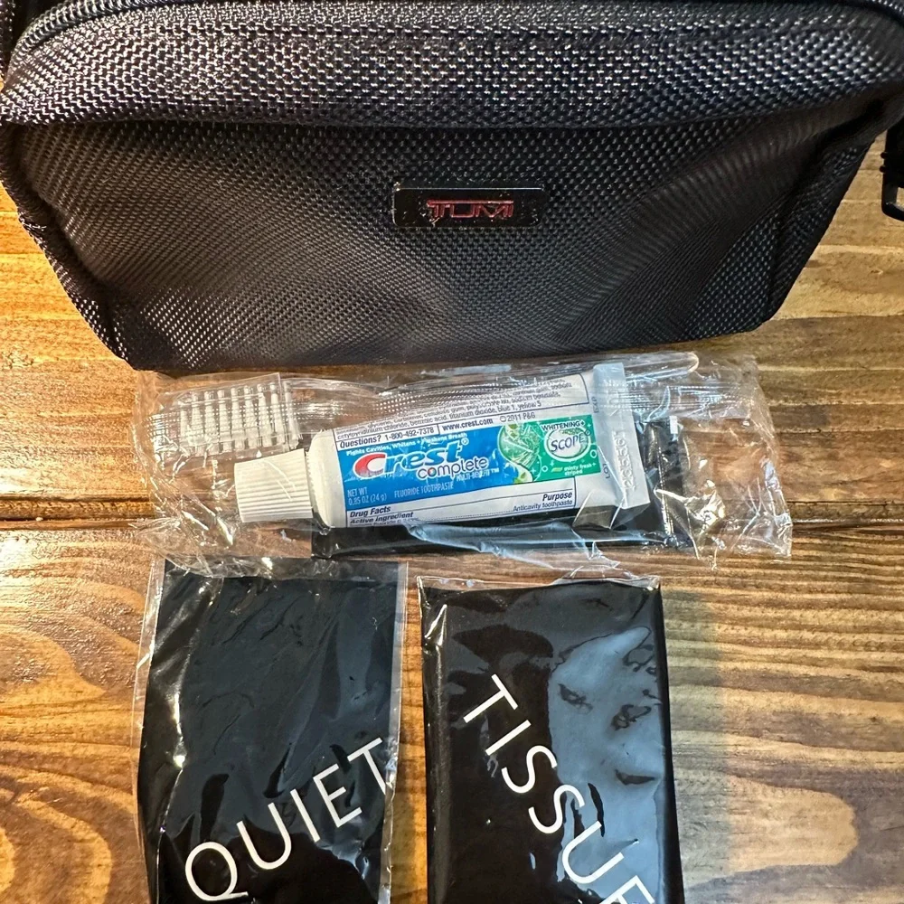 TUMI Alpha MINI CASE Delta AIRLINE First CLASS AMENITY BAG Ballistic Nylon